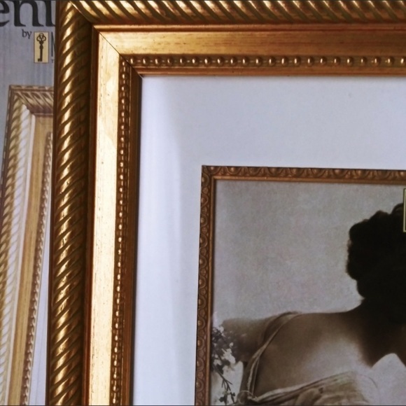 Venice by Melannco Picture Frames Antique Goldleaf Rope Design Matted Frame 8x10 - Picture 3 of 12